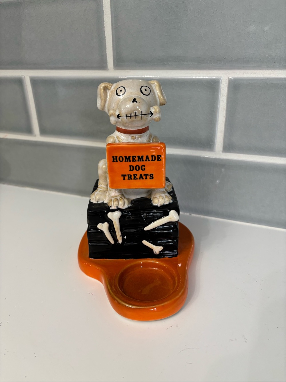 Yankee Candle Boney Bunch "Bonesy Dog Treats" Halloween tea light candle holder